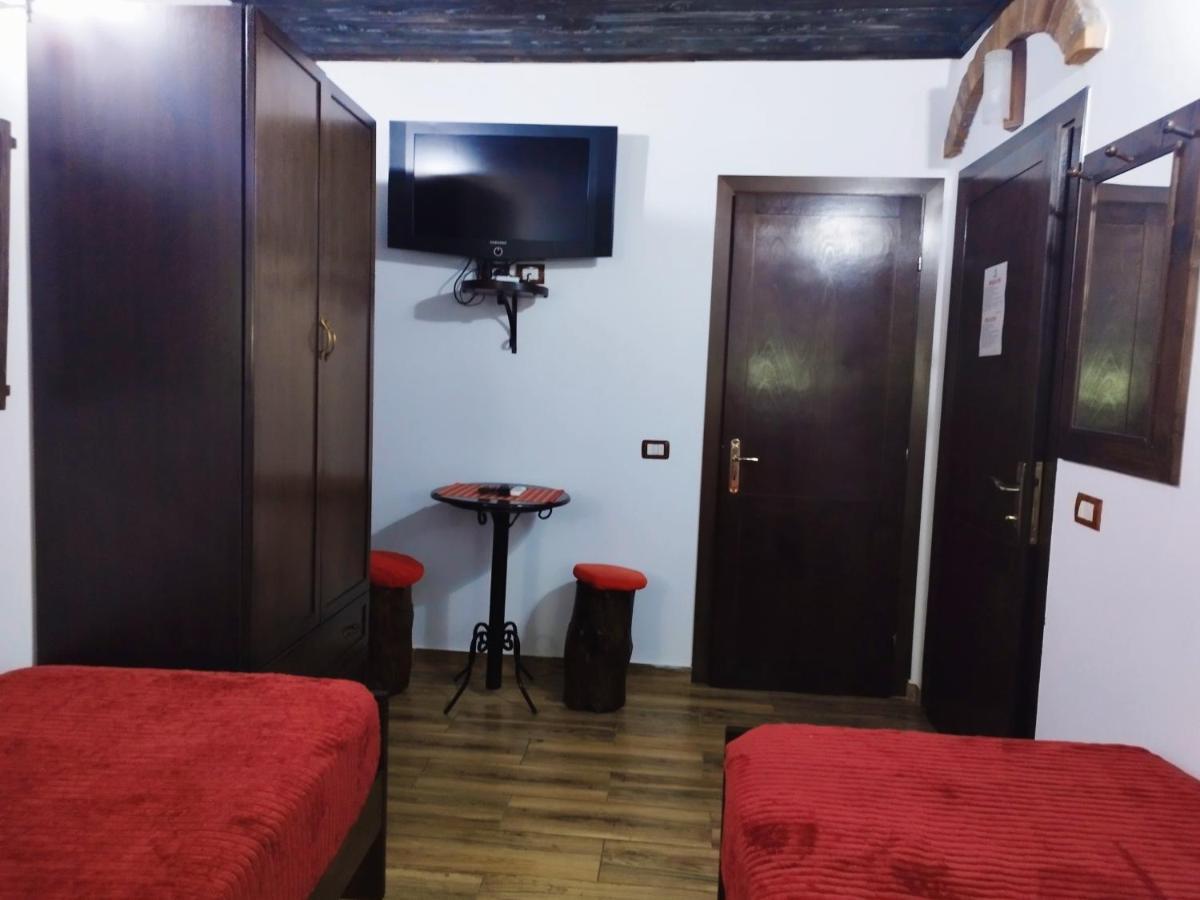 Guva Mangalem Restaurant 3* Berat