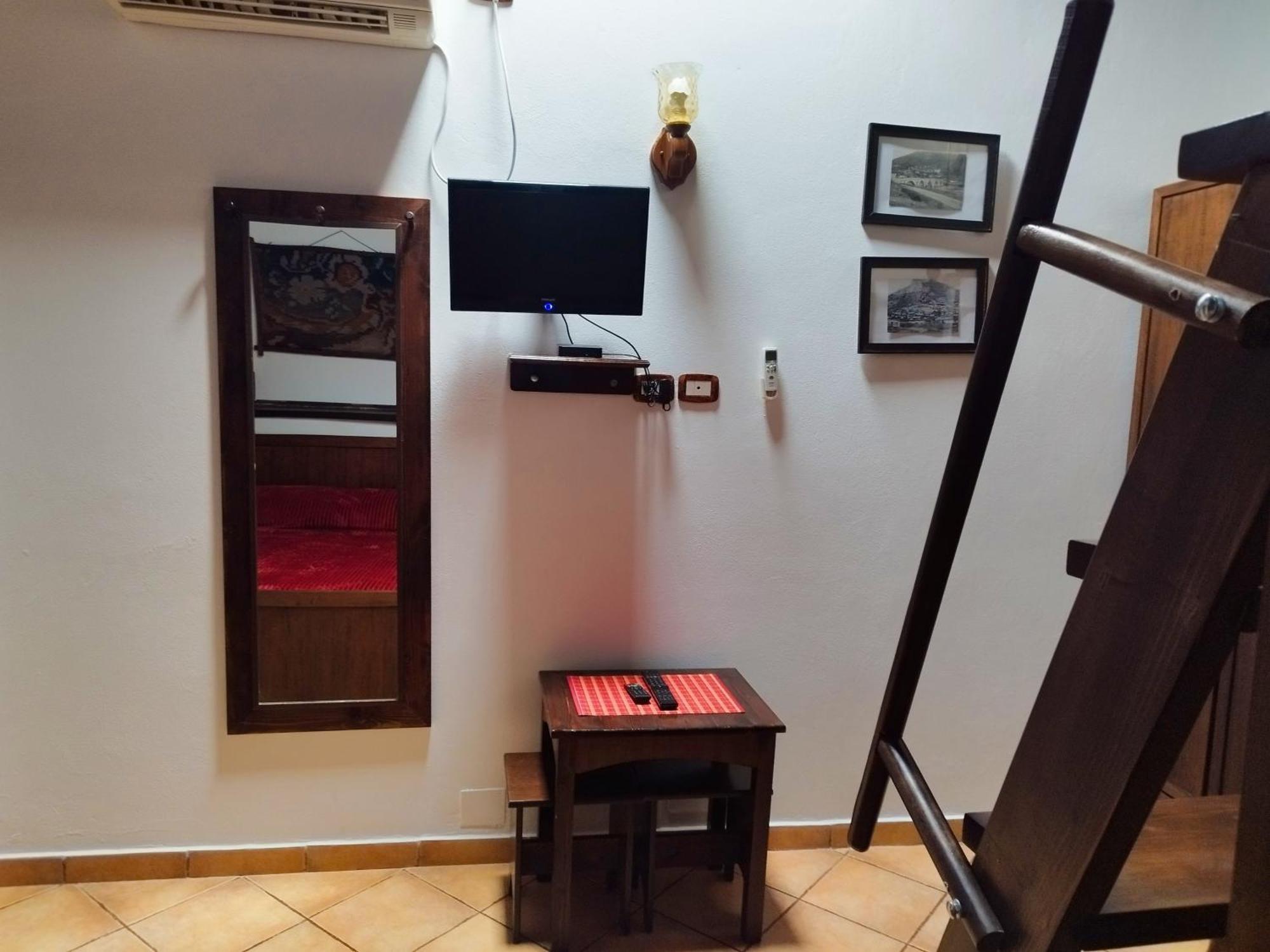 Guva Mangalem Restaurant 3* Berat