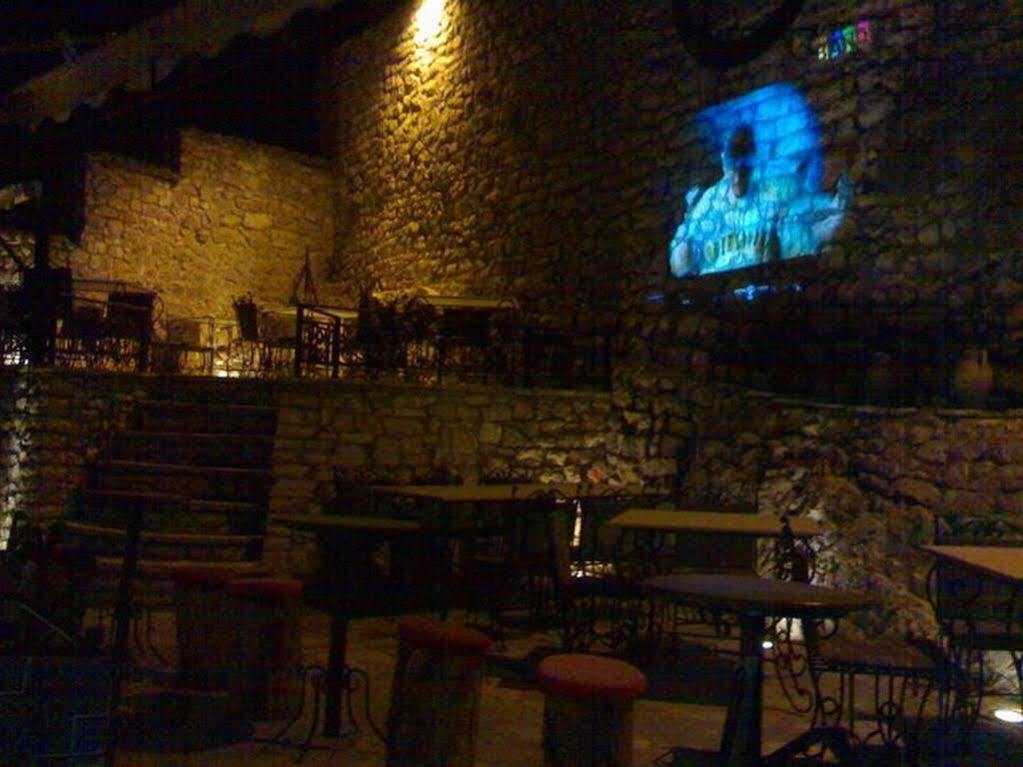 Guva Mangalem Restaurant Hotel Berat
